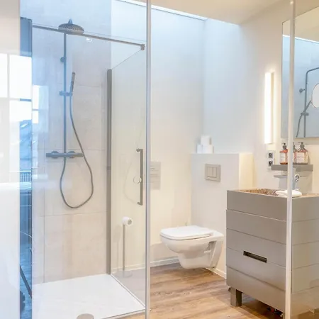 Ideal Terraced Retreat In Ghent's Center דירה