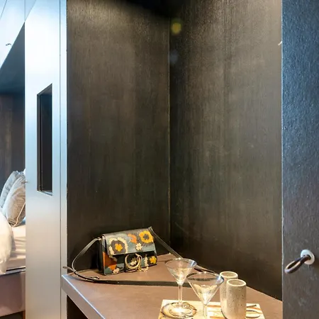 Ideal Terraced Retreat In Ghent's Center