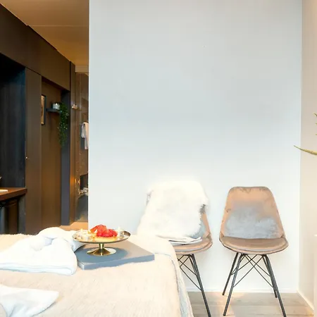 Ideal Terraced Retreat In Ghent's Center דירה