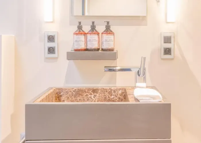 Ideal Terraced Retreat In Ghent's Center 헨트