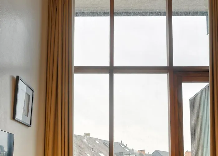 Ideal Terraced Retreat In Ghent's Center 아파트 *