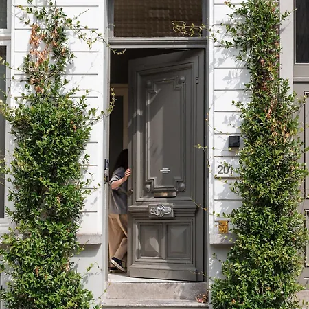 Ideal Terraced Retreat In Ghent's Center * Gante